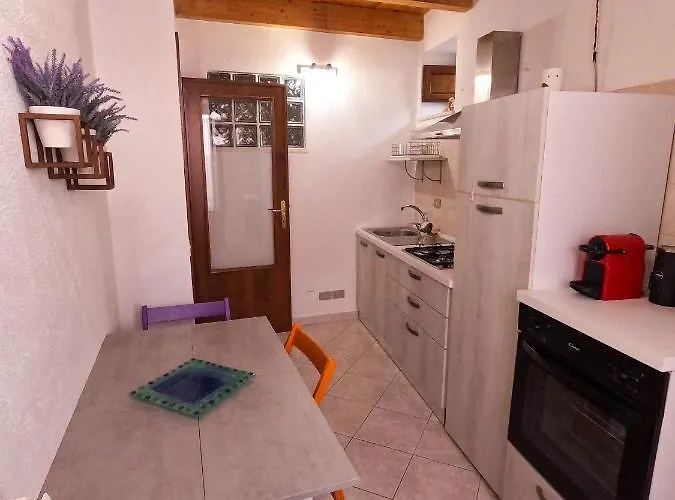 San Domenico House - Centro Storico Bed & Breakfast LʼAquila